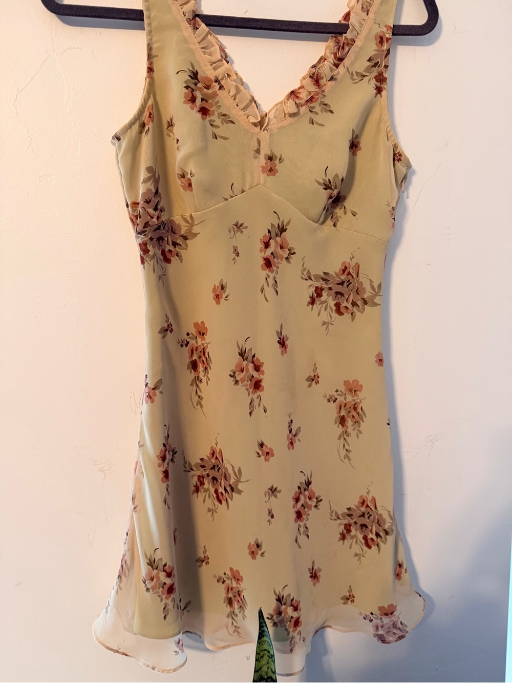 Floral Ruffle 90s V-Neck Slip Dress - Picture 7 of 7